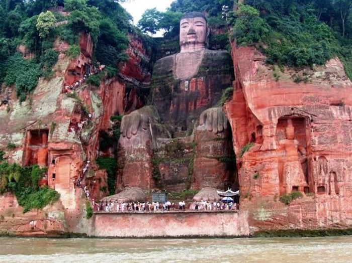 the leshan giant buddha of china
