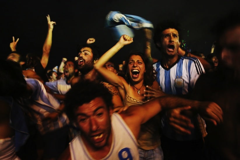 a_photographic_journey_exploring_crowds_at_the_world_cup_2014_in_brazil_by_jane_stockdale_2014_04