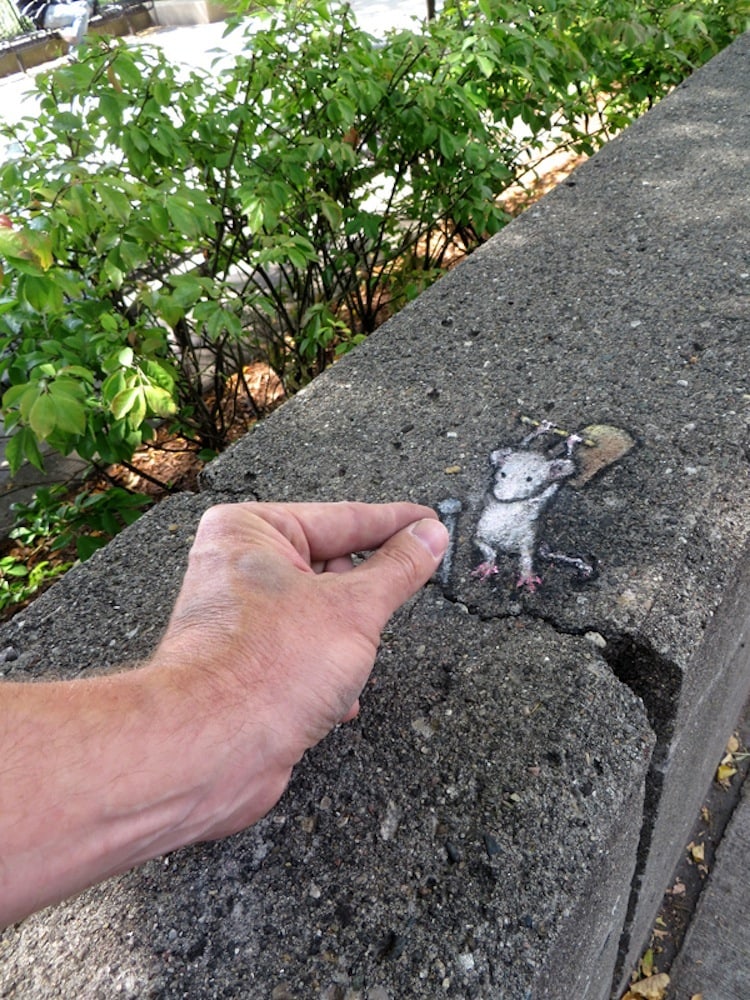chalk_and_charcoal_art_by_david_zinn_in_the_streets_of _ann_arbor_michigan_2014_04