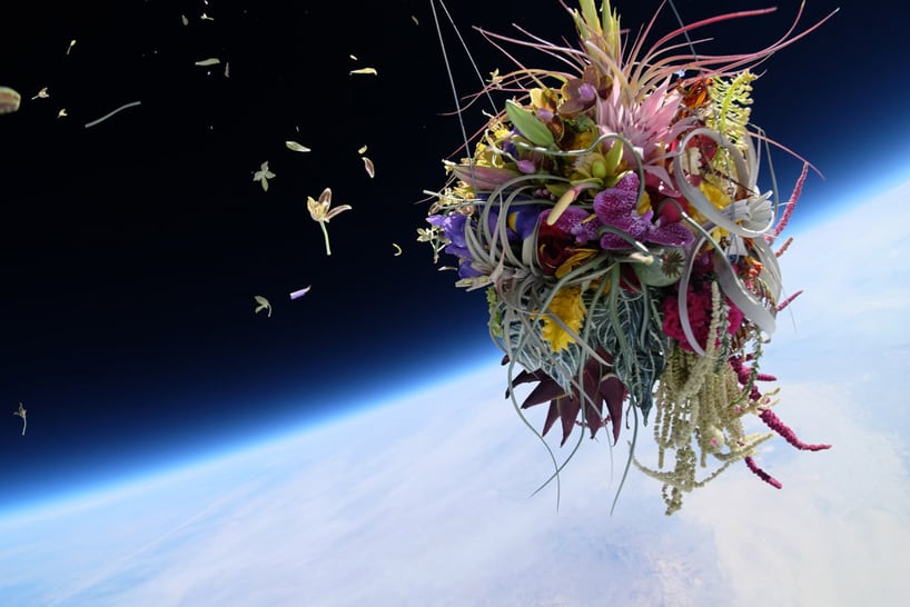 azuma-makoto-sends-flowers-into-space-designboom03