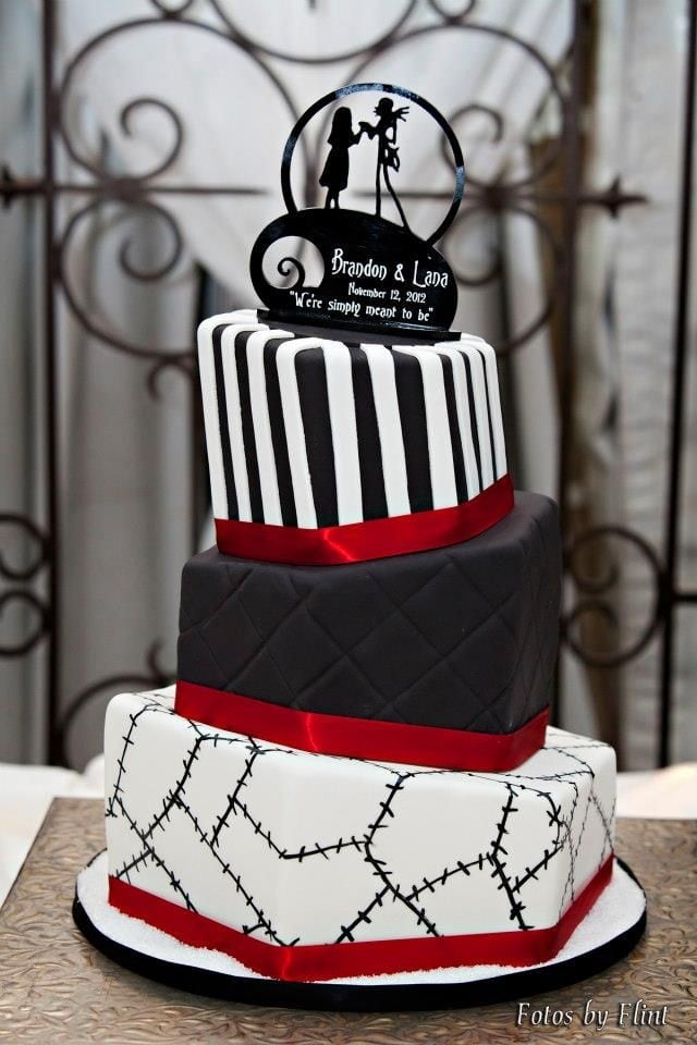 perfect halloween nightmare before christmas cake for 2014 party - piano keys chocolate stitches red-f81795