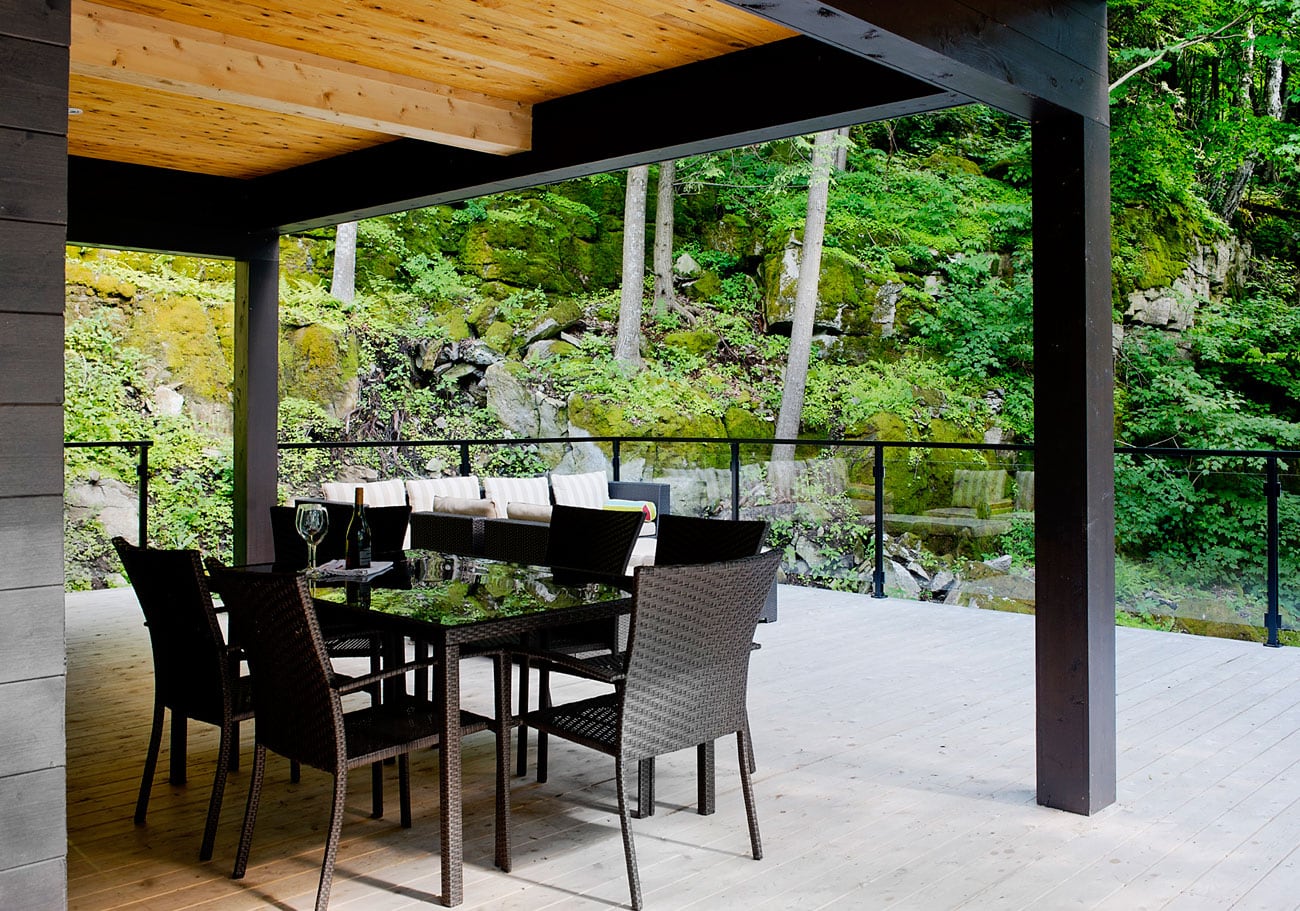 contemporary-cottage-in-quebec-by-boom-town-21
