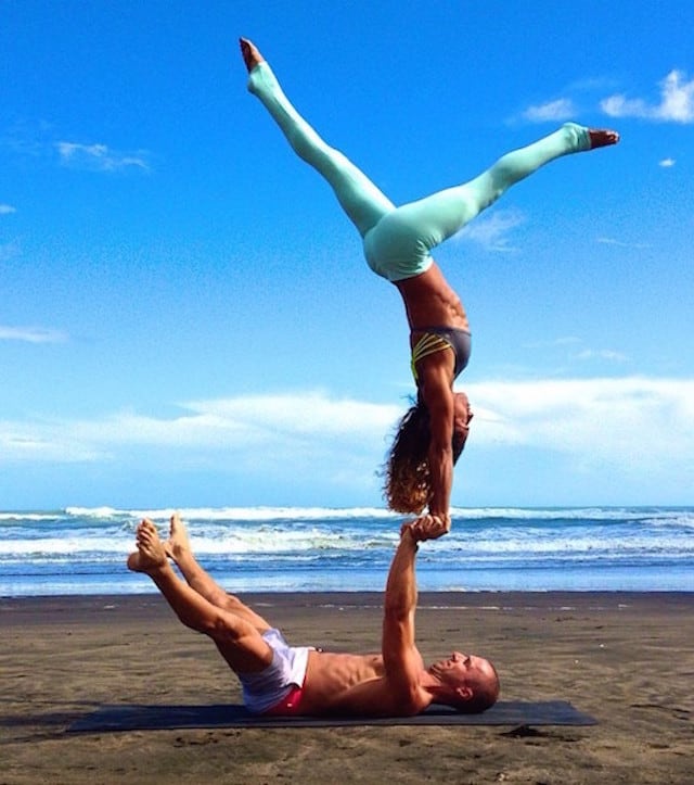 gravity-defying-yoga-poses-in-photos_2