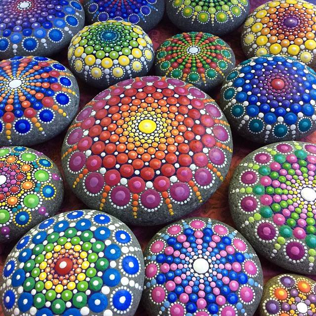 ocean-stones-covered-in-colorful-tiny-dots_7