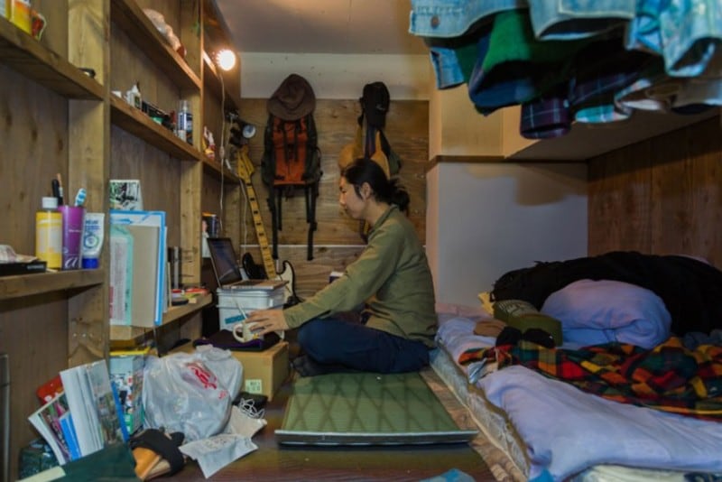 home-hotel-photography-enclosed-living-small-won-kim-japan-5
