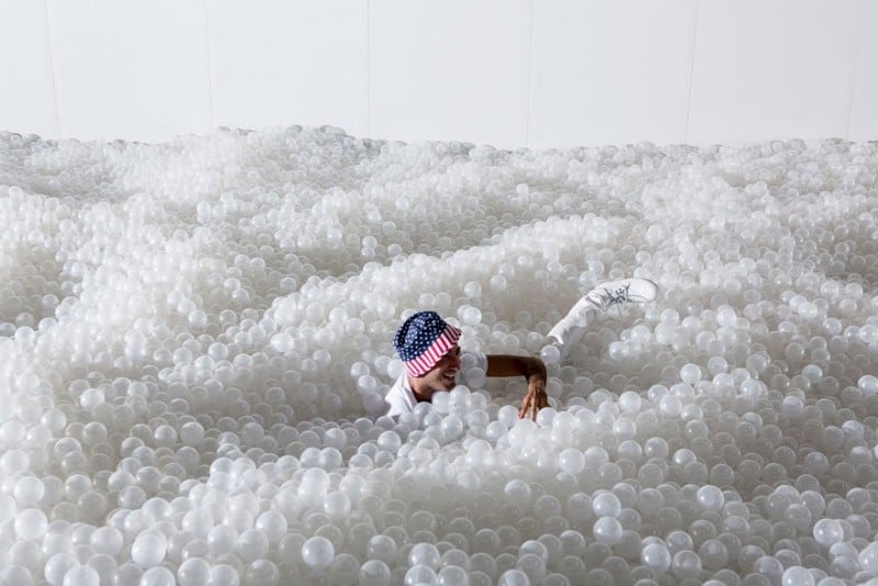 indoor-ball-pit-bubble-ocean-the-beach-snarkitecture-national-building-museum-32