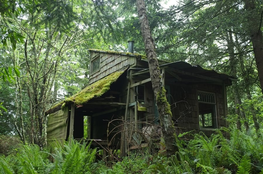 the-most-beautiful-abandoned-cabins-waiting-for-owners-to-come-29