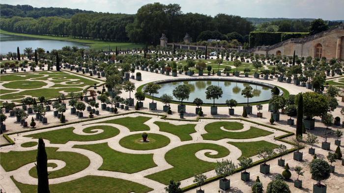 kind-garden-palace-versailles_775b1b5daa3ba2fd