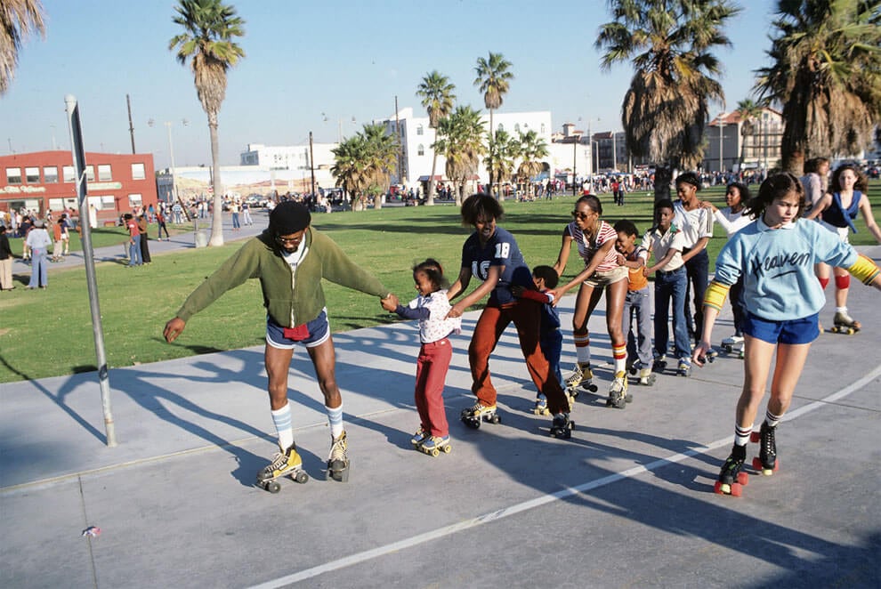 venice-beach-roller-skaters-2