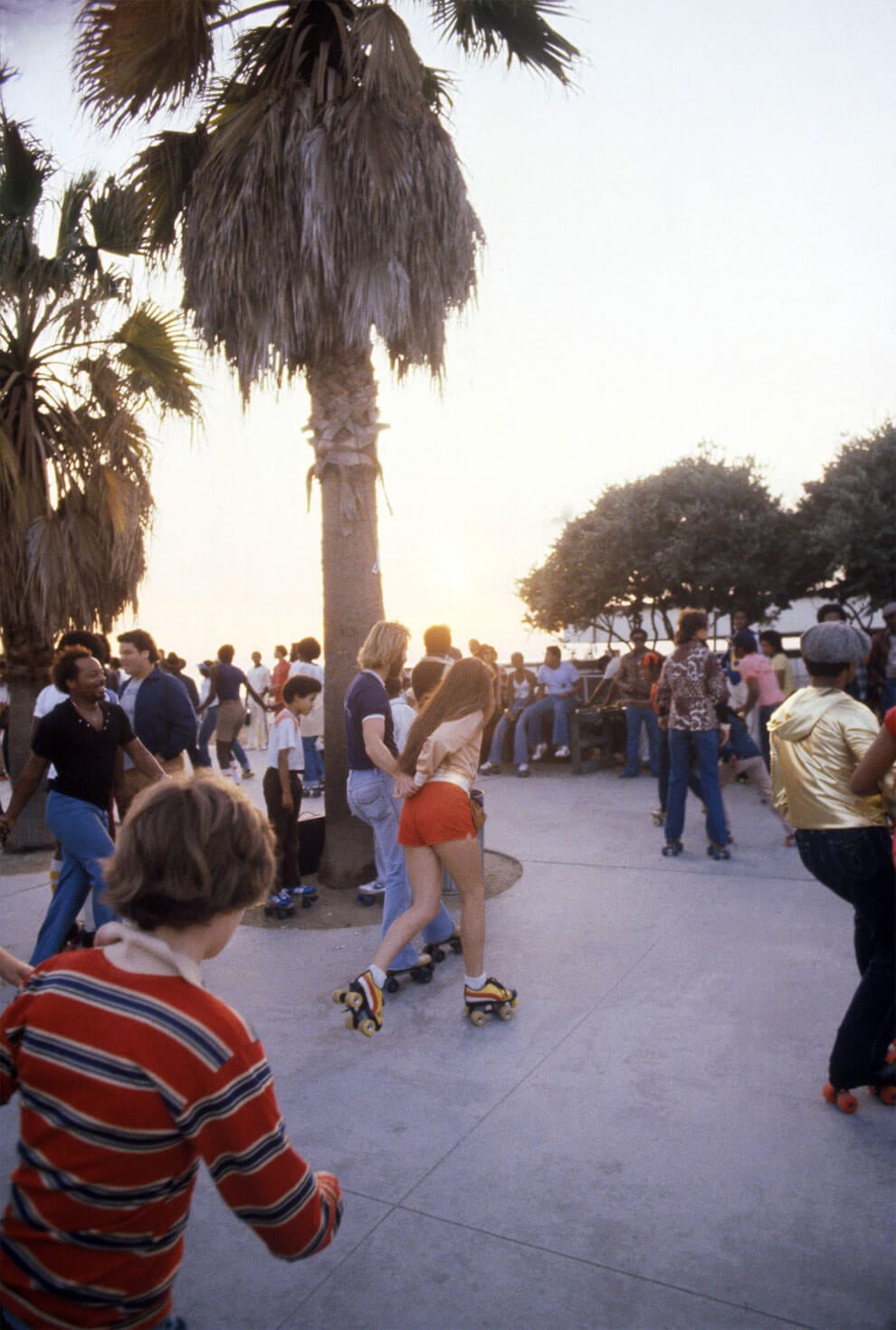 venice-beach-roller-skaters-3