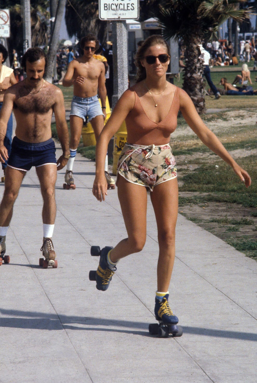 venice-beach-roller-skaters-7