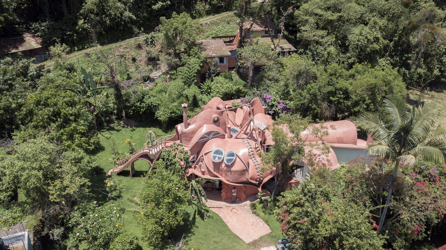 Casa de los Milagros: The Enchanting House of Dreams in Mexico