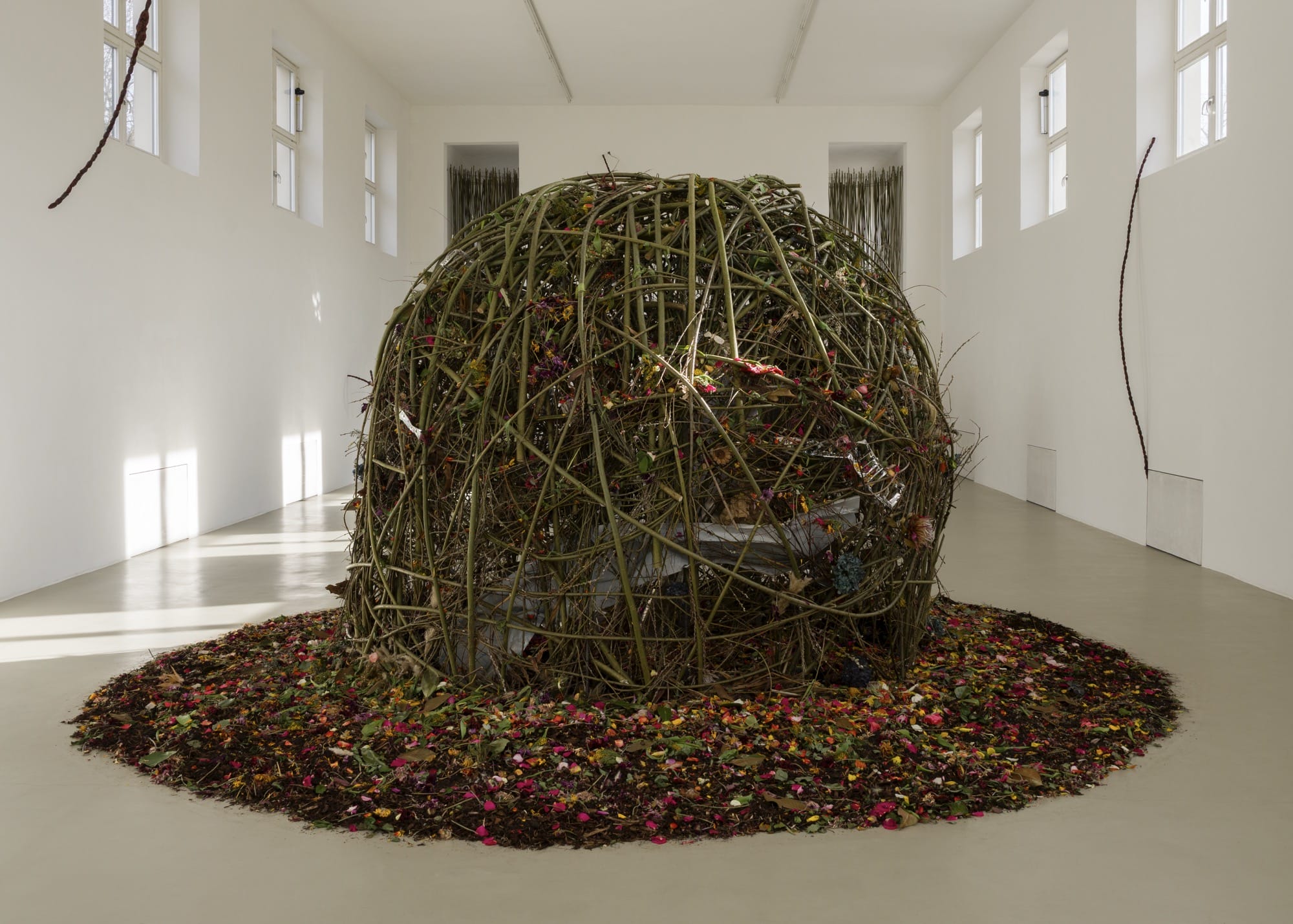 Kosen Ohtsubo’s Conceptual Reimagining of Japanese Flower Art