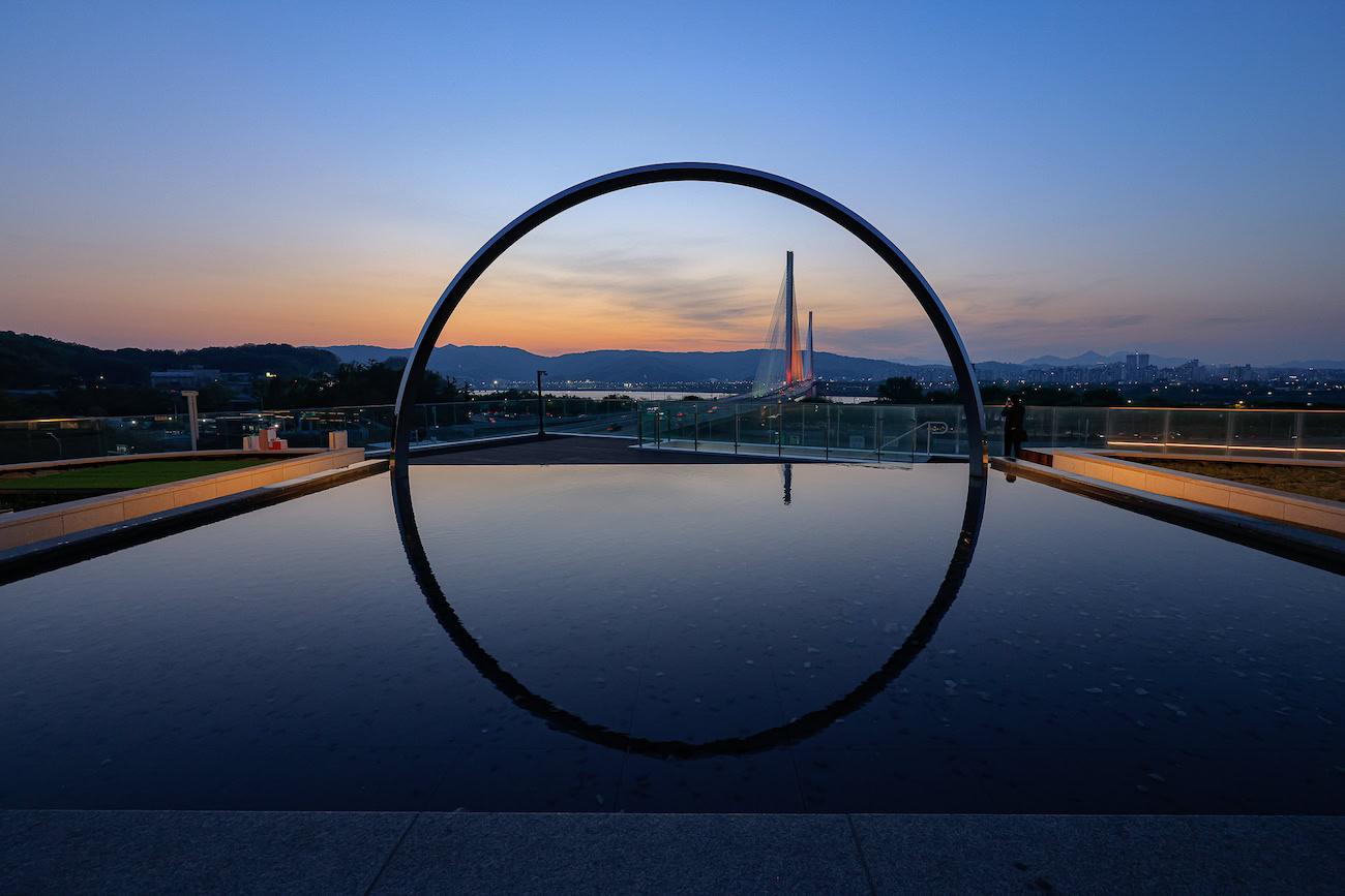 Celestial Reflections: James Tapscott’s Arc ZERO: Eclipse