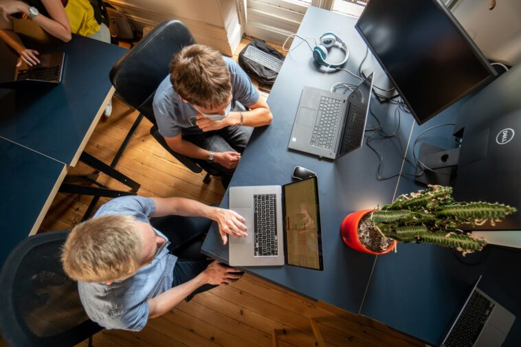 man in gray long sleeve shirt using macbook pro